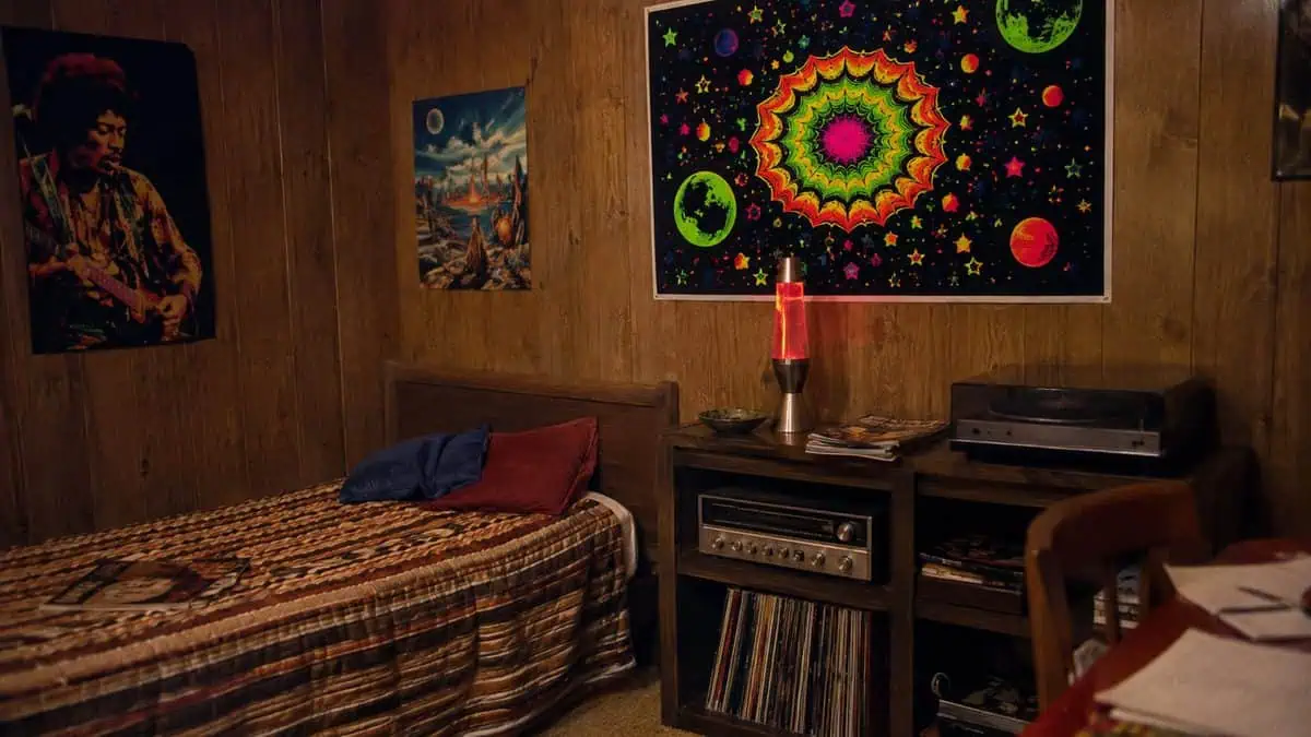 16 Things Every Kid Had in Their Bedroom in the '70s 6 Authentic 1970s photo of a teenager's bedroom with real black light posters