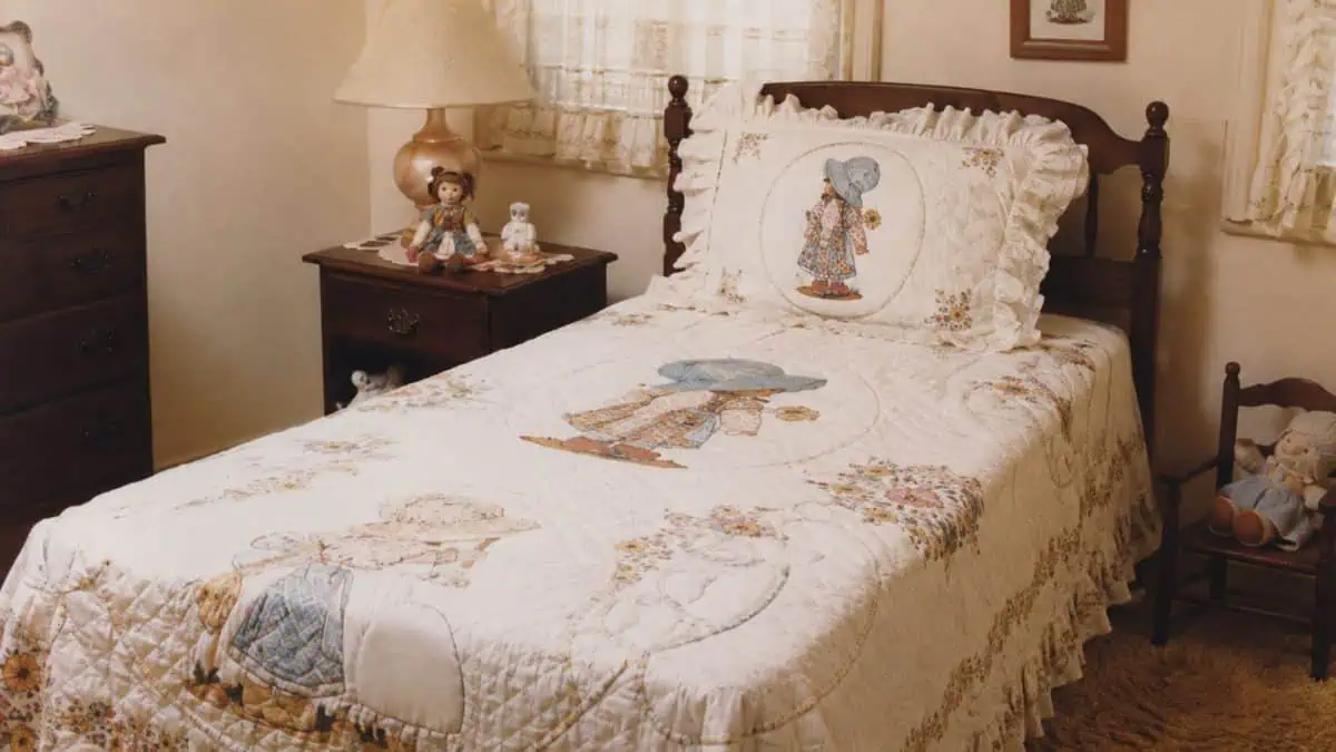 16 Things Every Kid Had in Their Bedroom in the '70s 7 Real vintage photo or catalog scan of a 1970s Holly Hobbie bedroom set