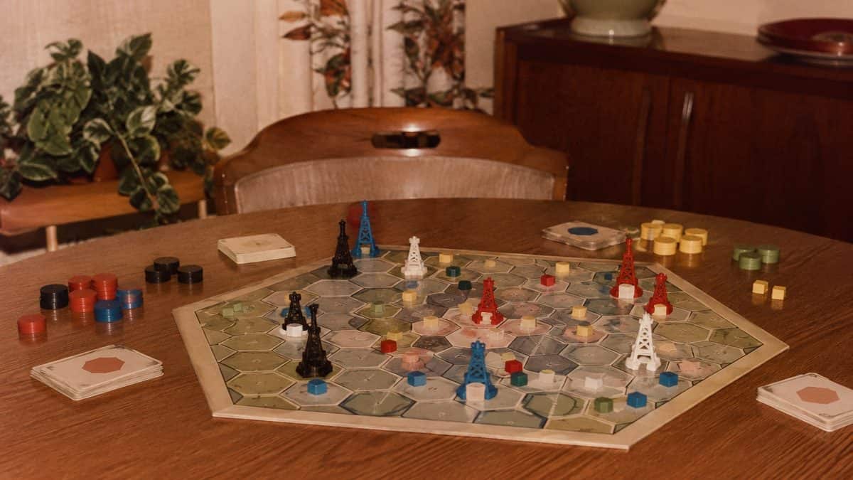 Classic Board Games from the '60s Worth Playing Again 15 King Oil game