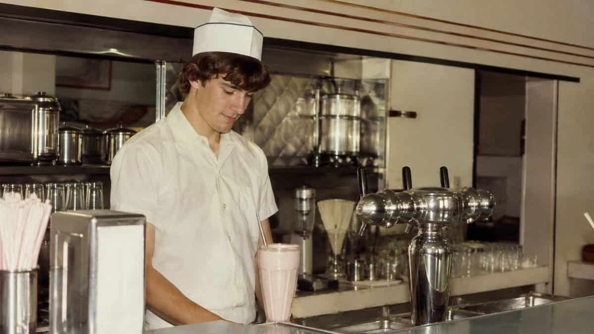 15 Summer Jobs That Taught Us More Than Any Internship 3 Soda fountain worker