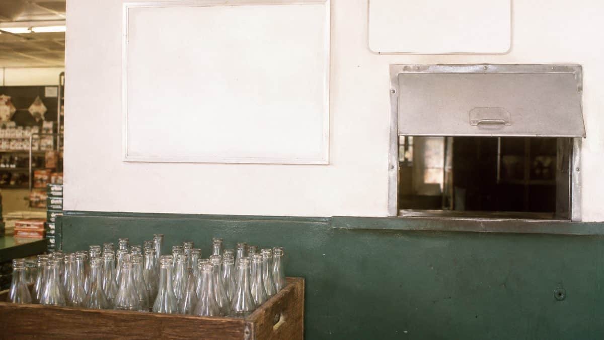 19 Everyday Items from the '60s That Modern Kids Cannot Identify 20 Bottle return