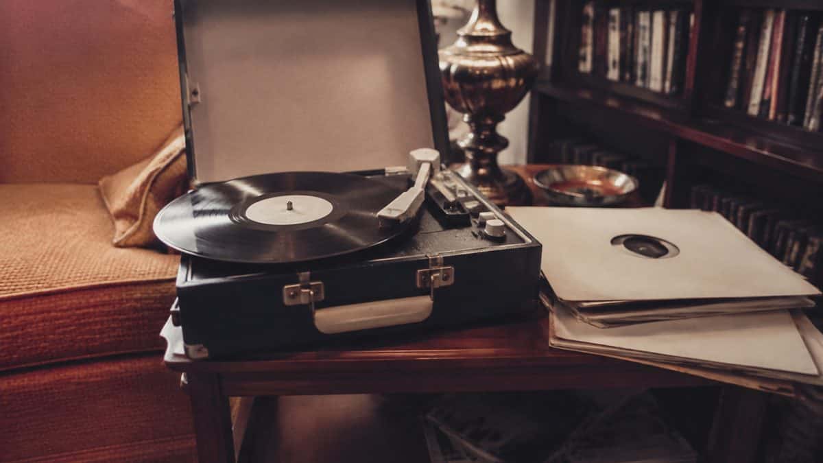 19 Everyday Items from the '60s That Modern Kids Cannot Identify 6 Authentic 1960s record player playing a vinyl record