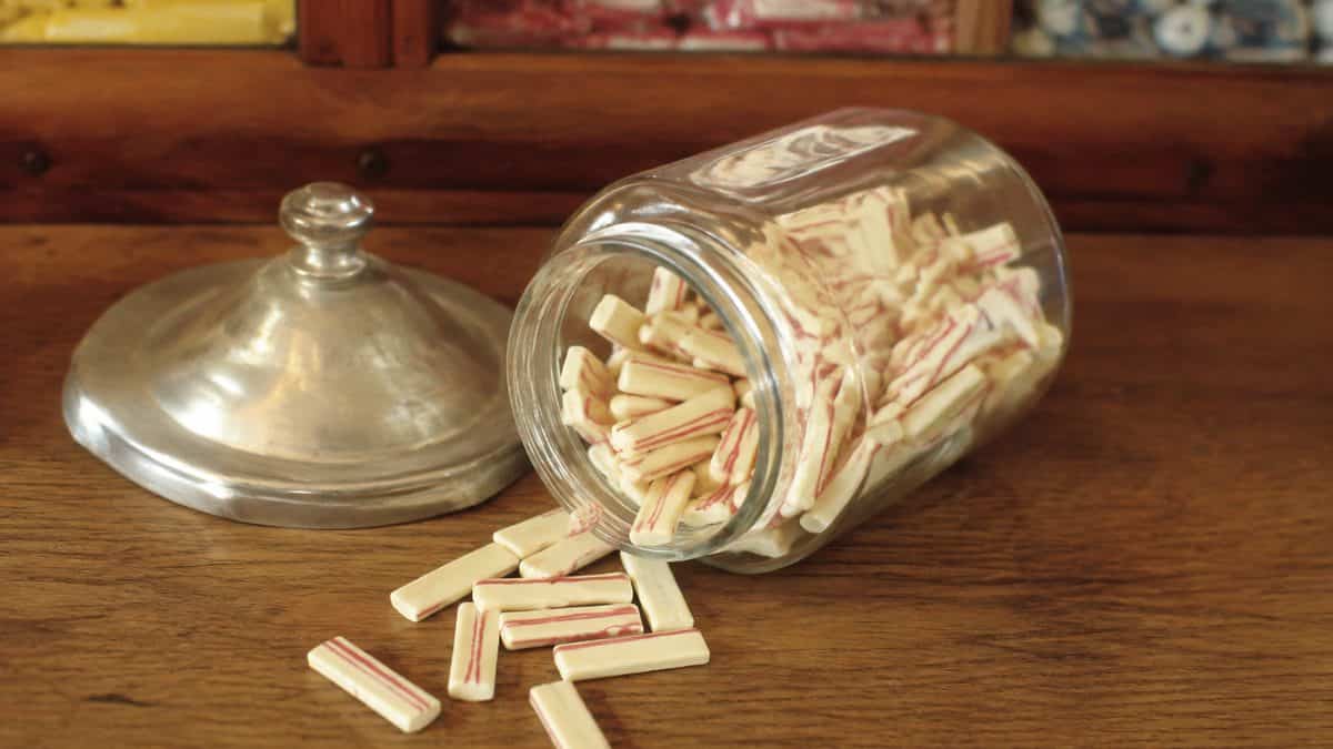 14 Classic '60s Candy Store Treats That Are Hard to Find Today 12 Vintage Clove gum