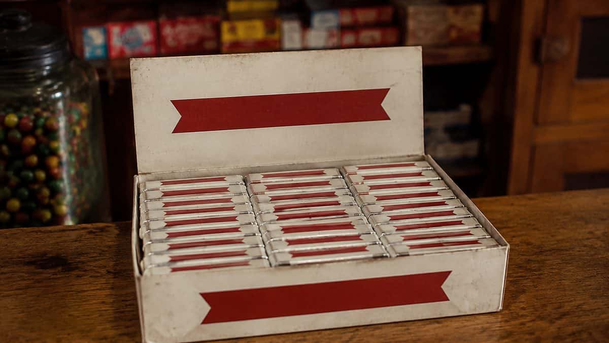 14 Classic '60s Candy Store Treats That Are Hard to Find Today 3 Vintage display box of Beemans gum