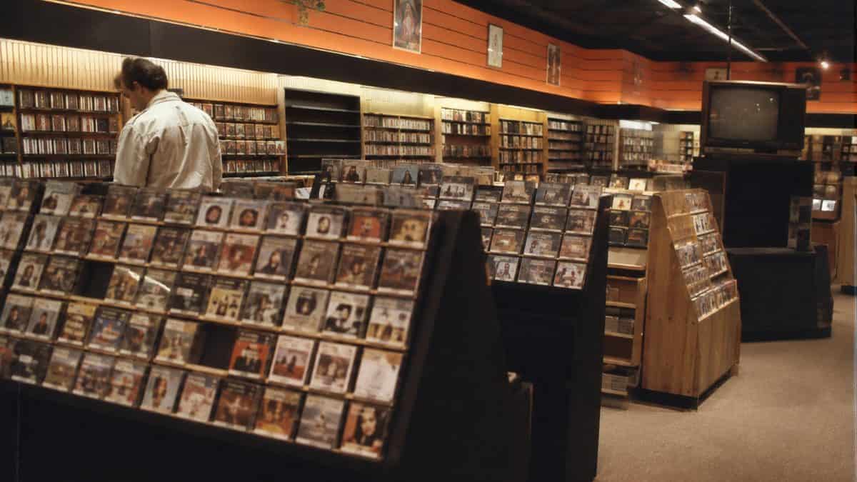 15 Mall Stores from the '80s That We Still Miss 11 Tape World or 80s record store.