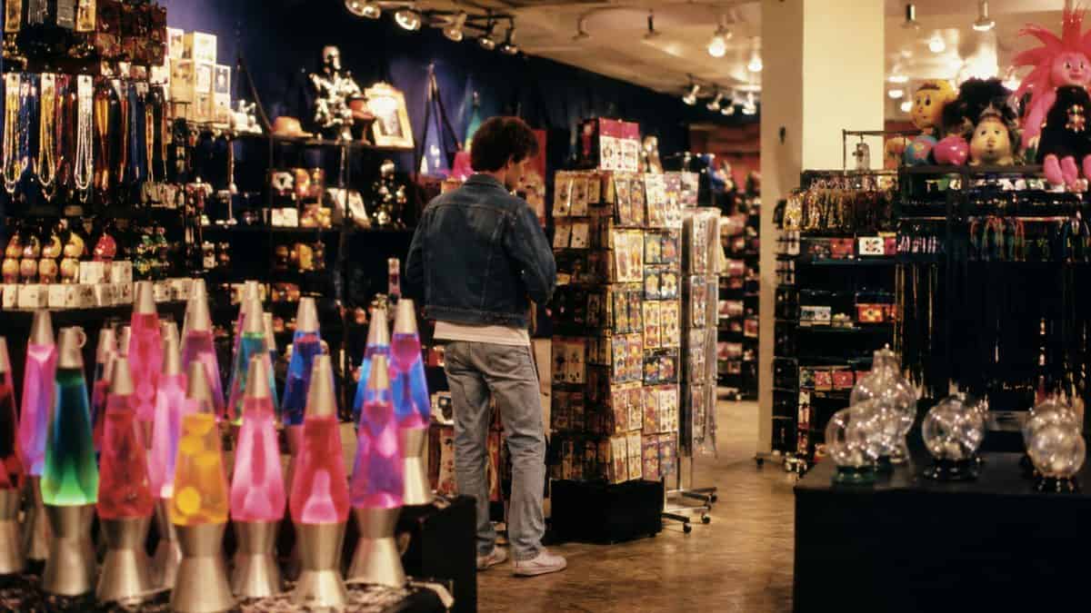 15 Mall Stores from the '80s That We Still Miss 8 Spencer Gifts store interior