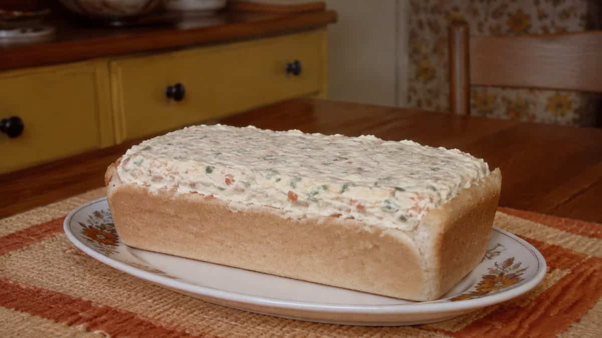 15 Classic '70s Recipes That Seem Completely Bizarre Today 16 Sandwich loaf