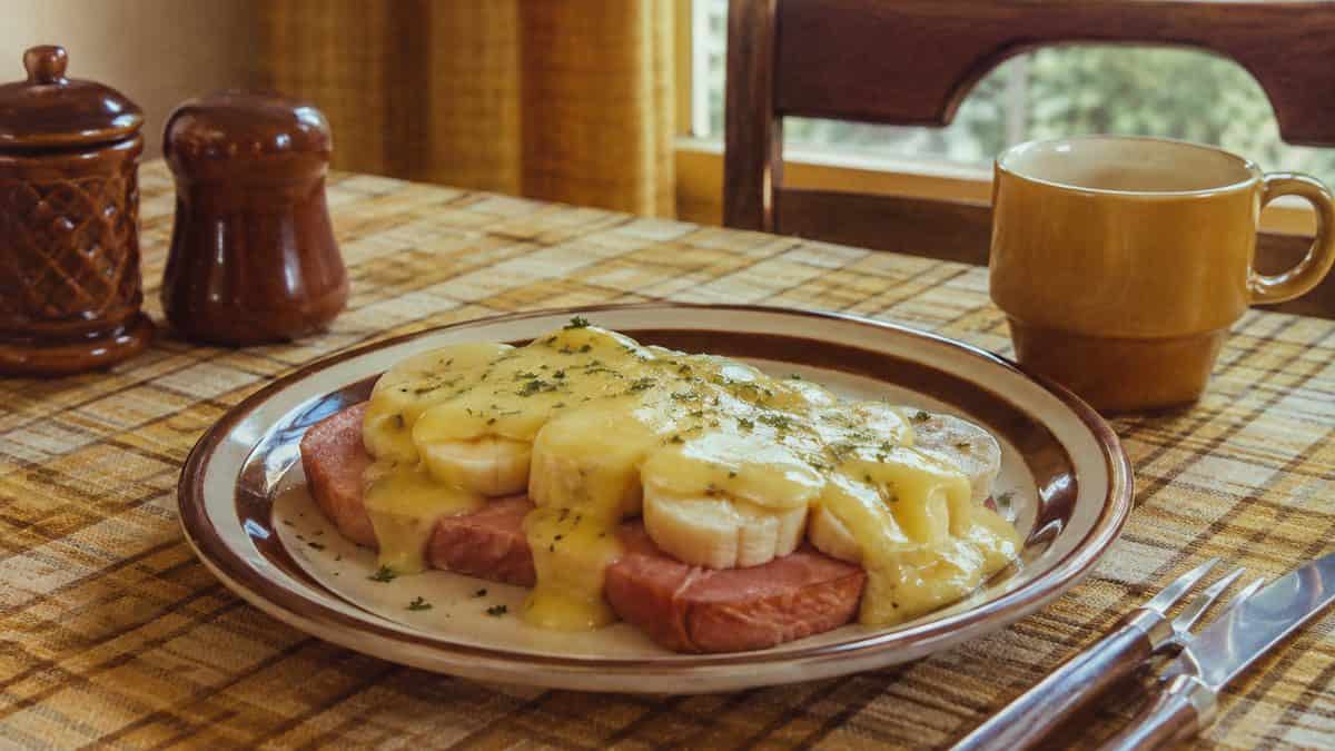 15 Classic '70s Recipes That Seem Completely Bizarre Today 3 Ham and bananas hollandaise