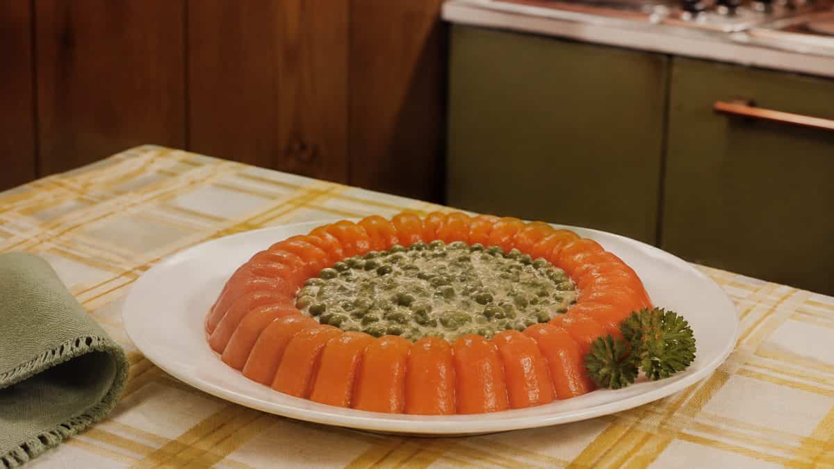 15 Classic '70s Recipes That Seem Completely Bizarre Today 8 Real vintage cookbook photo of a carrot ring with peas.