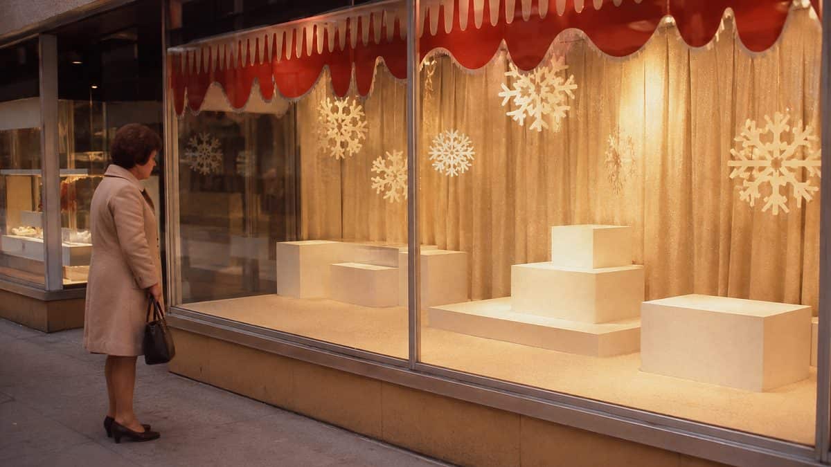 Weird Department Store Rituals '70s Shoppers Knew by Heart 6 Authentic 70s holiday window display