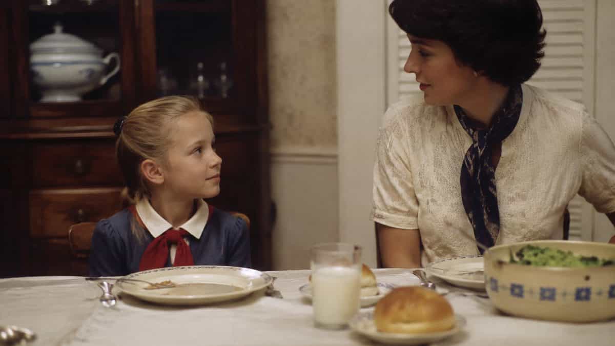 12 Forgotten Dinner Table Rules That Would Surprise Kids Today 11 Child sitting politely and listening at a dinner table