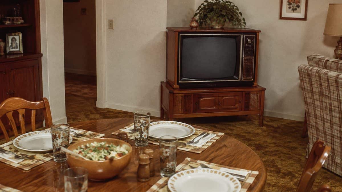 12 Forgotten Dinner Table Rules That Would Surprise Kids Today 10 1970s living room with a console TV turned off