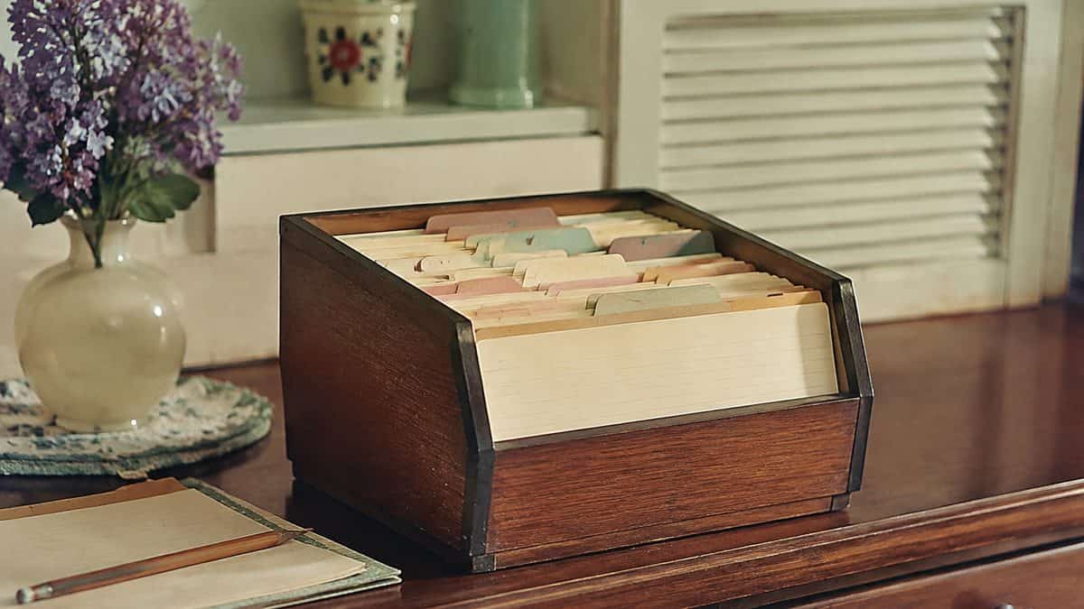 How '50s Moms Kept the Family Organized Without Any Tech 10 Recipe box or card file.