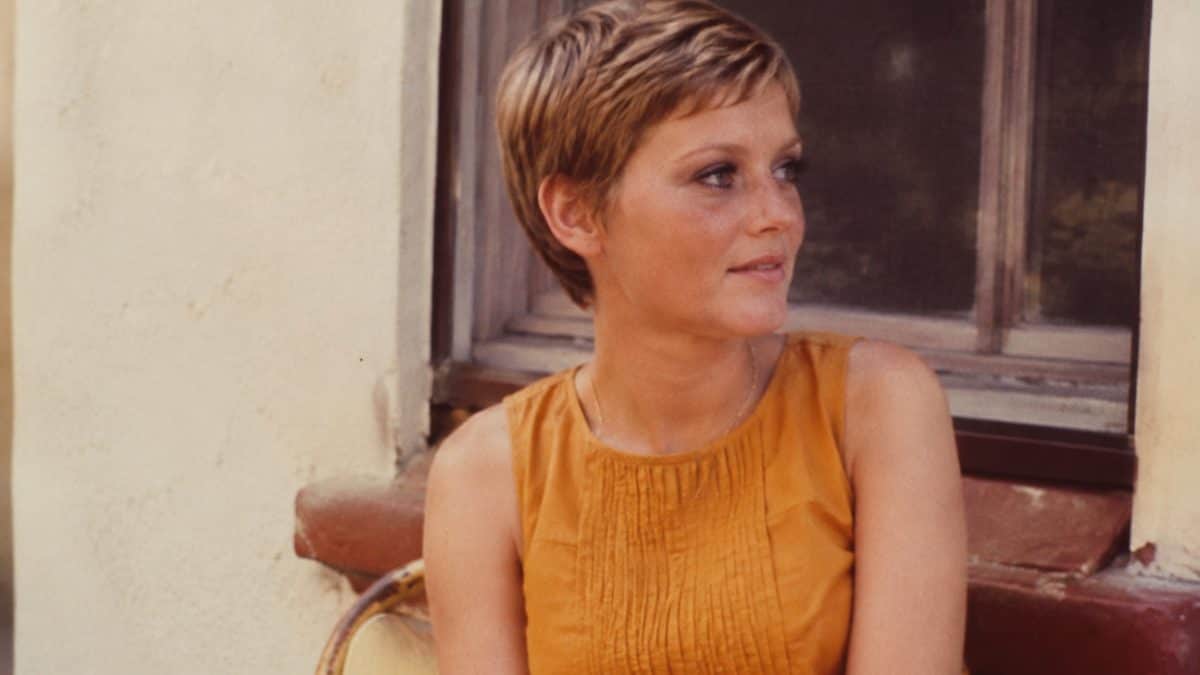 Every '70s Haircut That Everyone Wanted 14 Woman with a pixie cut