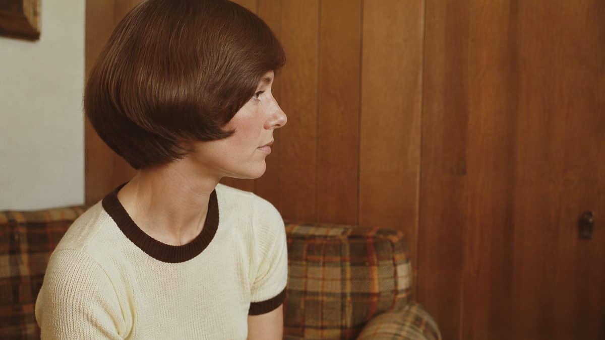 Every '70s Haircut That Everyone Wanted 16 Authentic 1970s photograph of a woman with a wedge bob haircut.