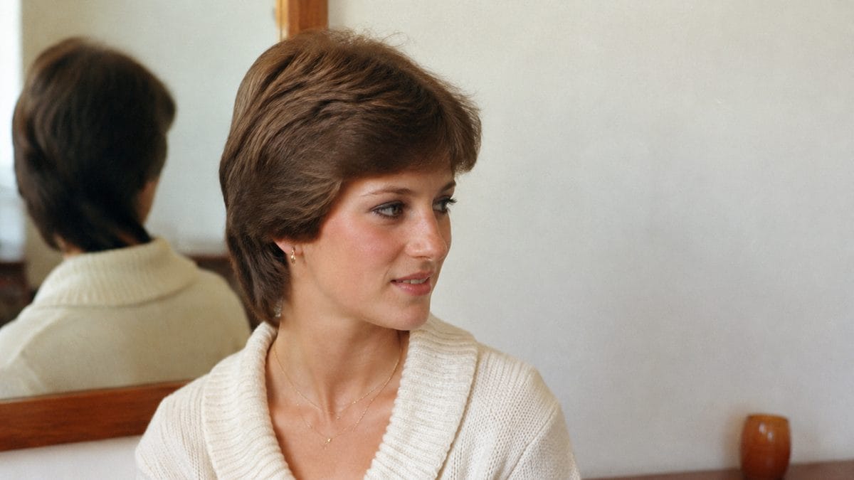 Every '70s Haircut That Everyone Wanted 4 Genuine 1970s portrait with a wedge haircut