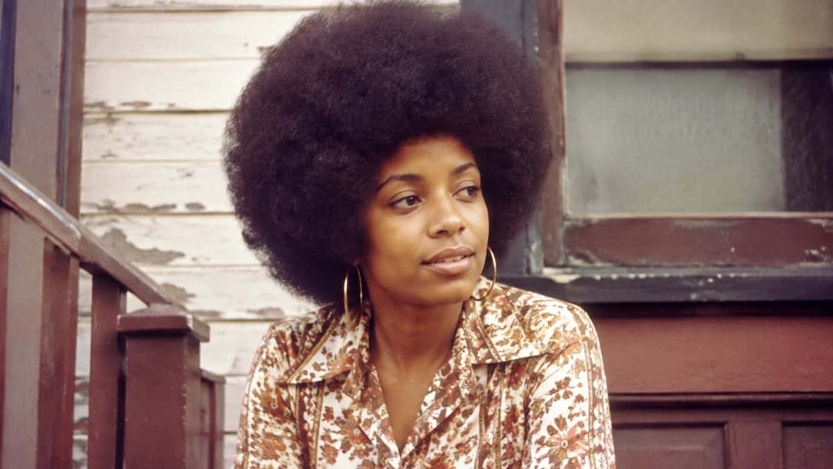 Every '70s Haircut That Everyone Wanted 5 Authentic 1970s photo of a woman with an Afro