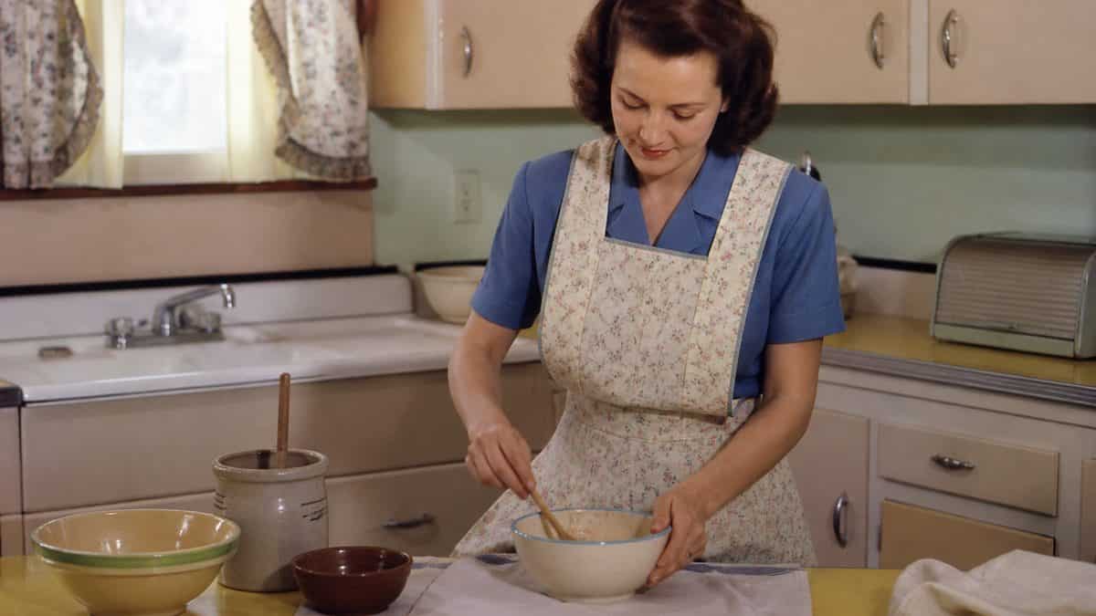 Home Remedies from the '50s Your Grandma Swore By 2 Genuine vintage photo of someone preparing a mustard plaster.