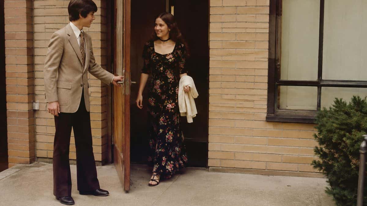 Dating Rules from the '70s That Sound Completely Insane Now 15 Authentic 1970s photo of a boy opening a door for his date.