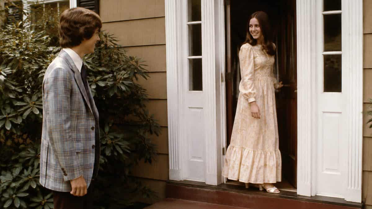 Dating Rules from the '70s That Sound Completely Insane Now 7 Authentic 1970s photo of a teen boy picking up a date at her front door