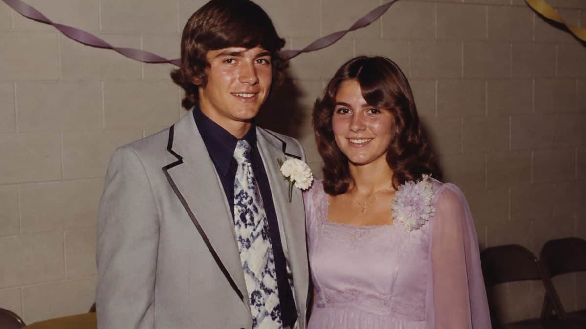 Dating Rules from the '70s That Sound Completely Insane Now 8 Real 1970s photo of a smiling teen couple at a school dance