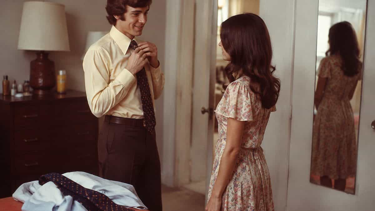 Dating Rules from the '70s That Sound Completely Insane Now 9 Couple getting ready for a date