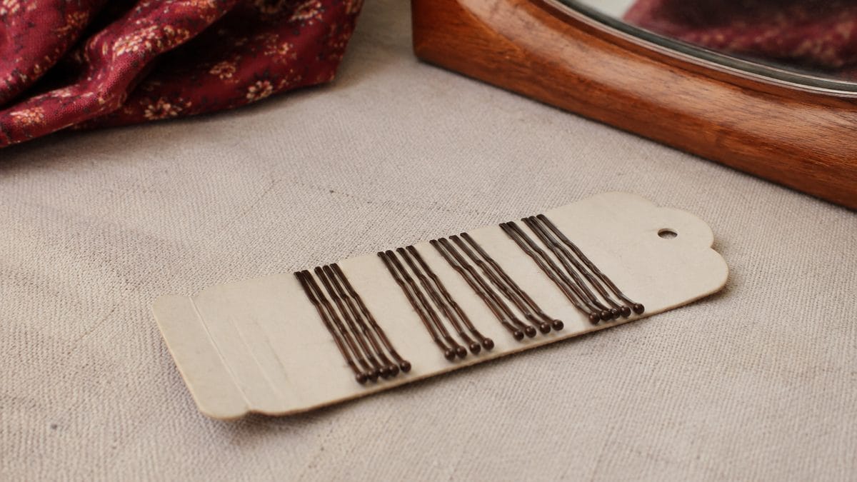 16 Essential Items Mom Always Carried That Saved the Day 6 Real vintage bobby pins on a card