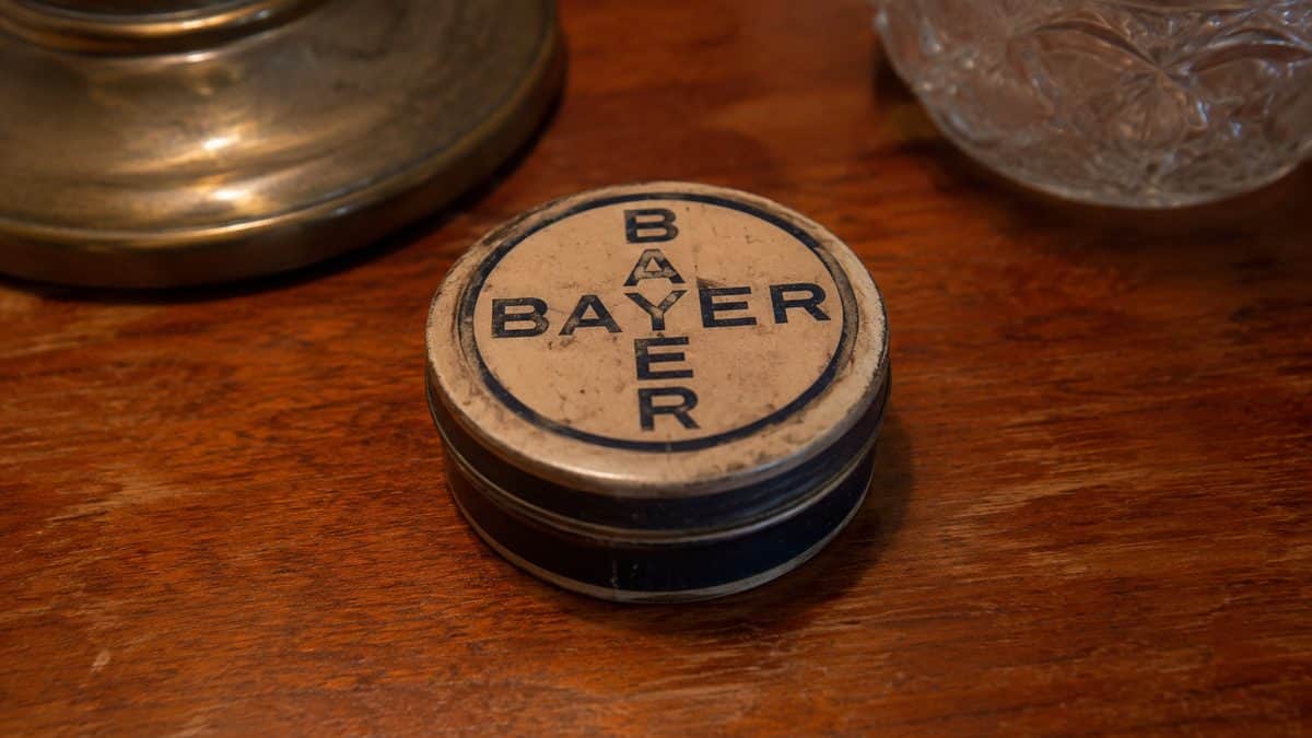 16 Essential Items Mom Always Carried That Saved the Day 8 Authentic vintage Bayer aspirin tin