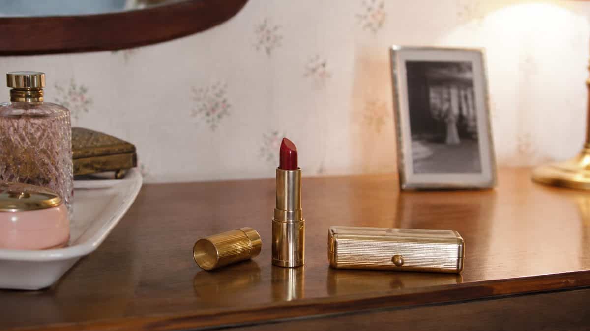 16 Essential Items Mom Always Carried That Saved the Day 10 Authentic vintage lipstick tube and case