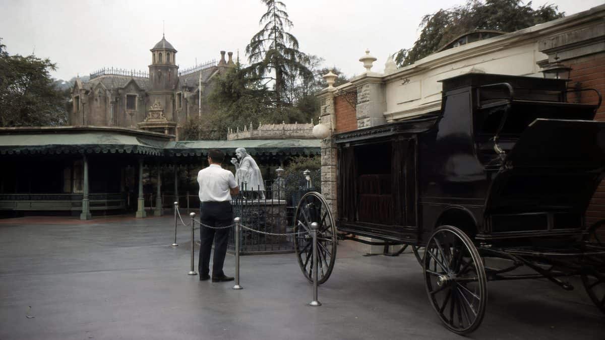 13 Childhood TV Shows That Were a Little Too Scary 14 Disneyland in the 1960s