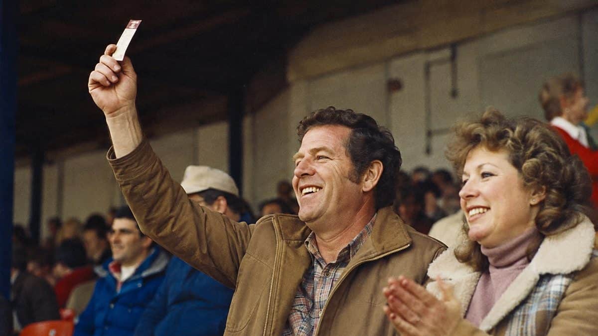 Retro Slogans Only Boomers Still Use — and Why They're Hilarious 14 Cheering crowd