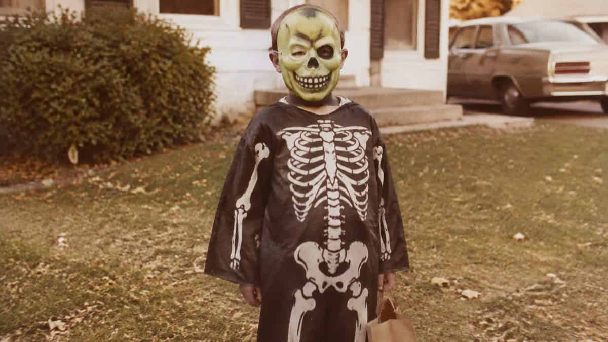 14 Things That Made Halloween Better in the '70s 2 Authentic 1970s snapshot of a child in a genuine plastic Ben Cooper costume.