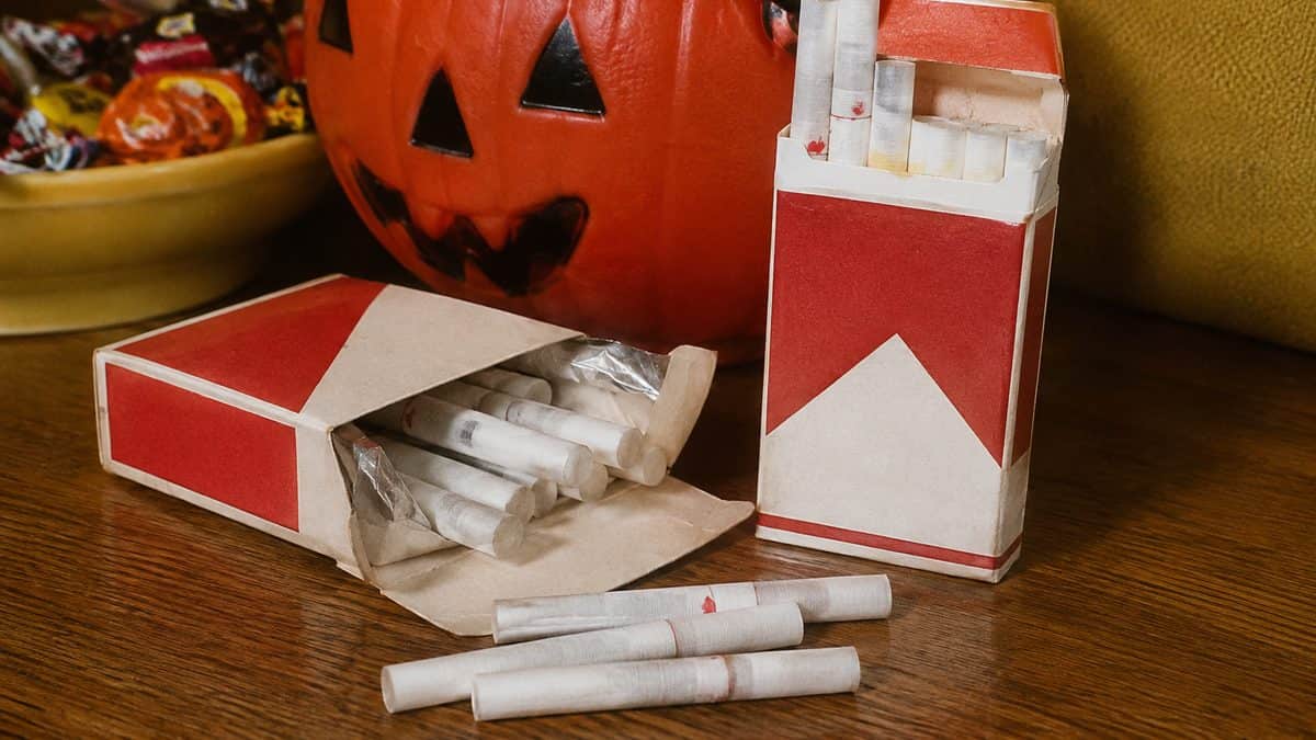 14 Things That Made Halloween Better in the '70s 11 Vintage candy cigarette packaging