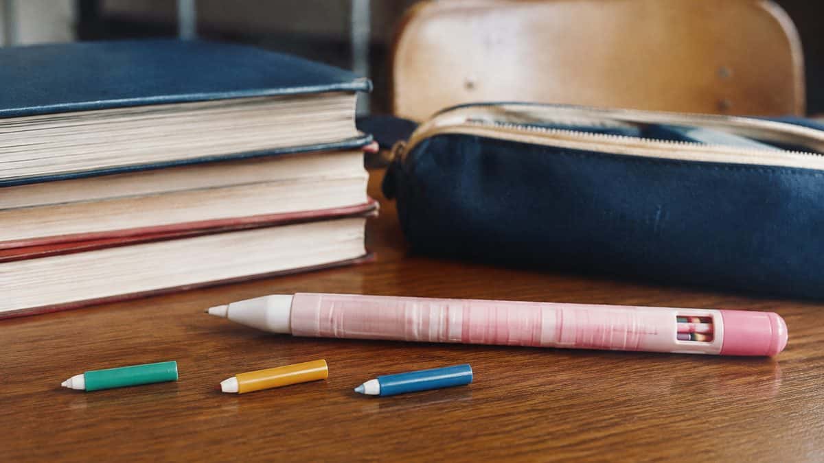 School Supplies Every '80s Kid Needed That Gen Alpha Wouldn't Recognize 12 Authentic 1980s stackable push-point pencils showing individual plastic cartridges.
