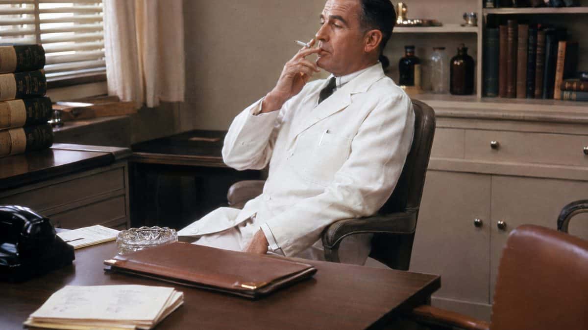Cigarette Ads from the '60s That Would Never Be Allowed Today 9 Genuine 1960s L&M doctor advertisement