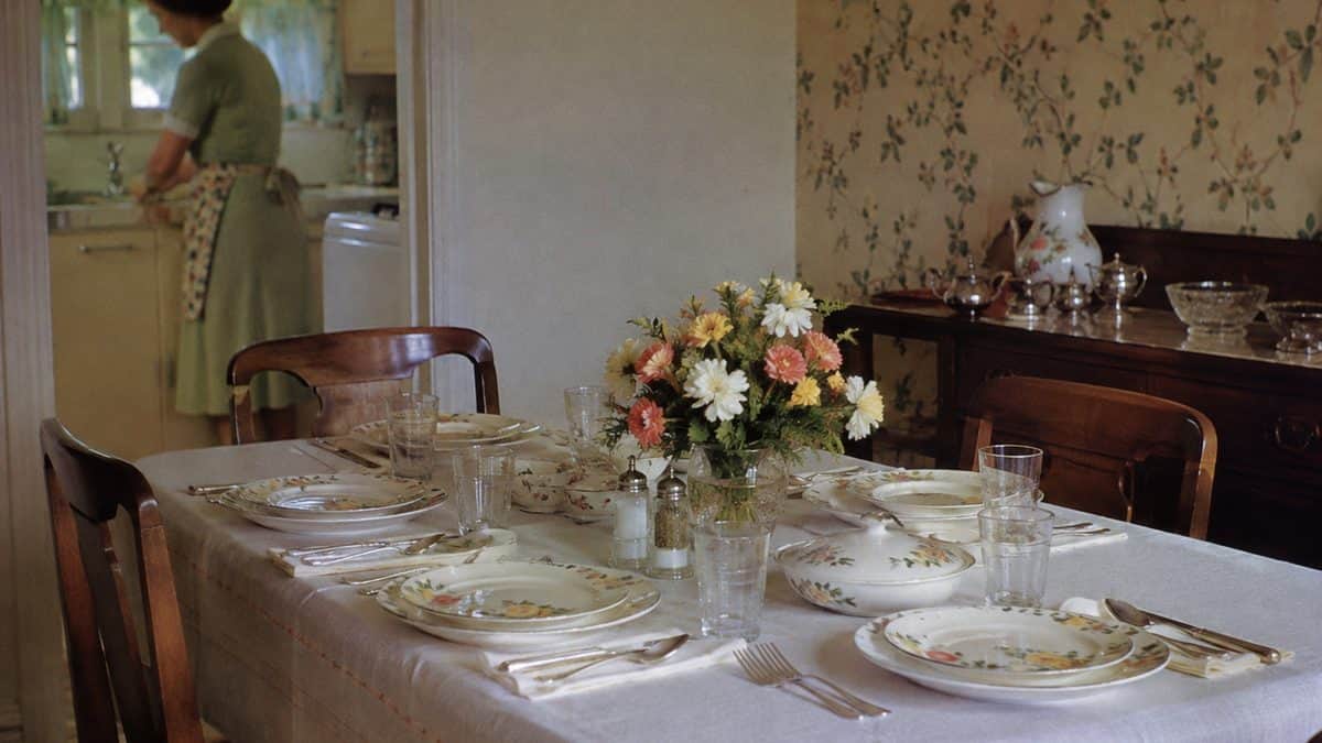 15 Ways Dinnertime Was Different in the '50s—And Why Families Miss It 11 Authentic mid-century photo of set dining table