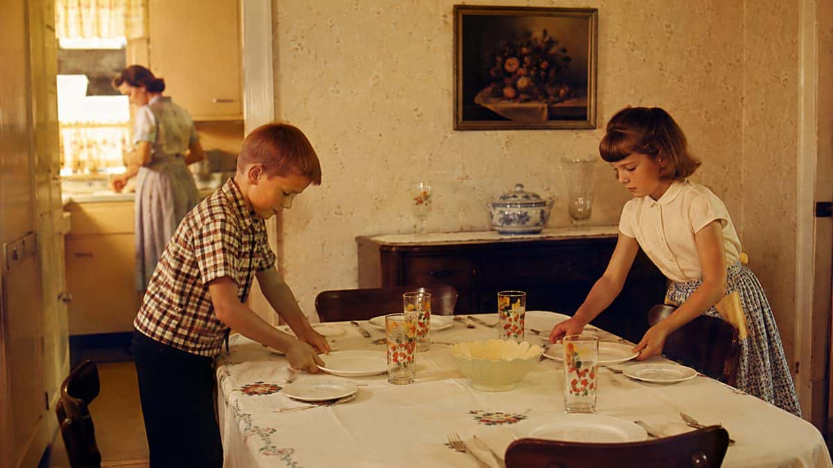 15 Ways Dinnertime Was Different in the '50s—And Why Families Miss It 6 Children helping set the dinner table