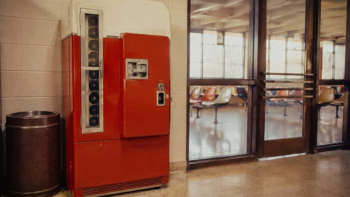 13 Things You Could Buy for a Dollar in the '60s 6 1960s Coca-Cola vending machine