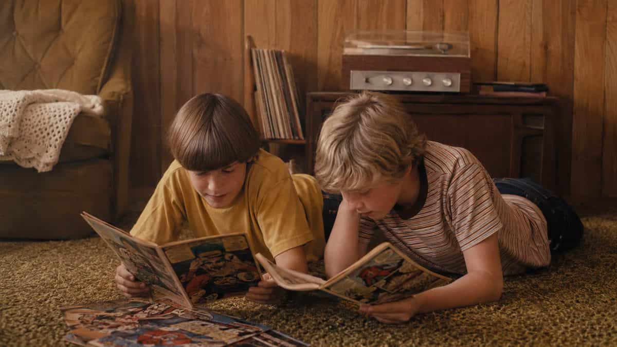 Kids reading comics