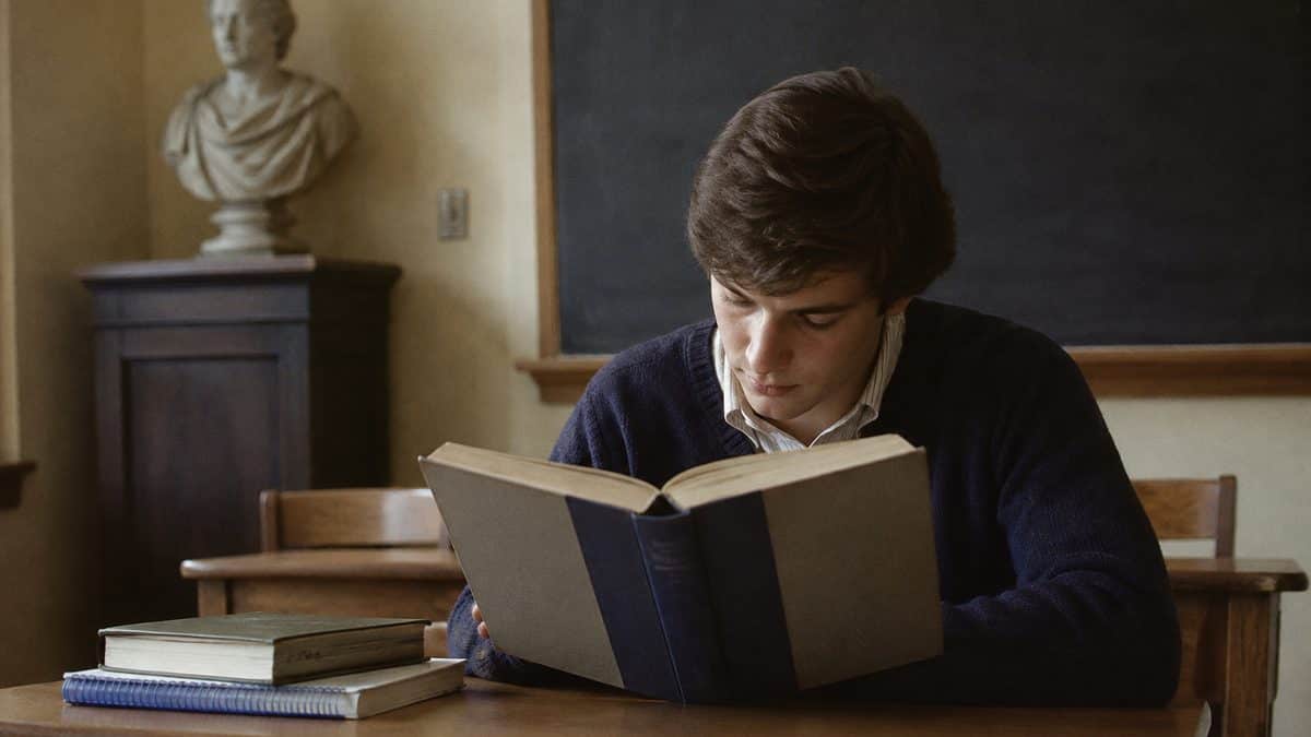 15 School Subjects That Were Required Then but Optional Now 5 Latin class or a student reading a Latin textbook