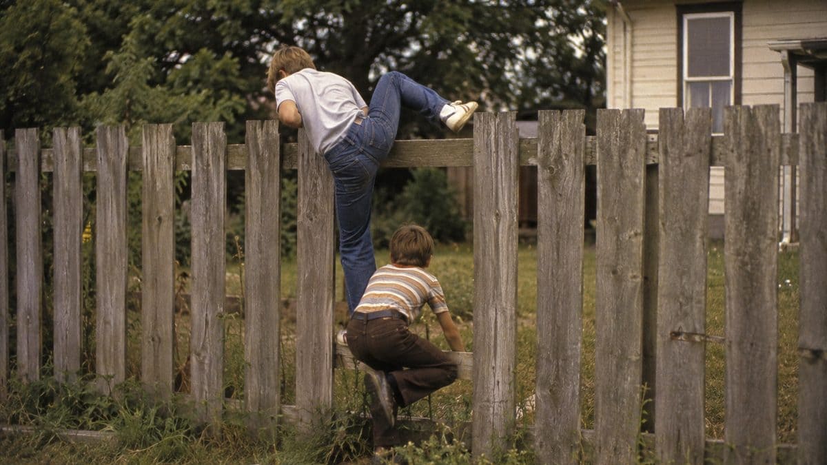 12 Things Every Kid Who Walked to School Alone Will Remember 4 Children climbing through a fence.