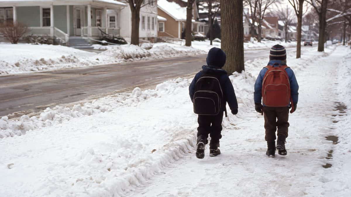 12 Things Every Kid Who Walked to School Alone Will Remember 6 Kids walking to school in the snow.