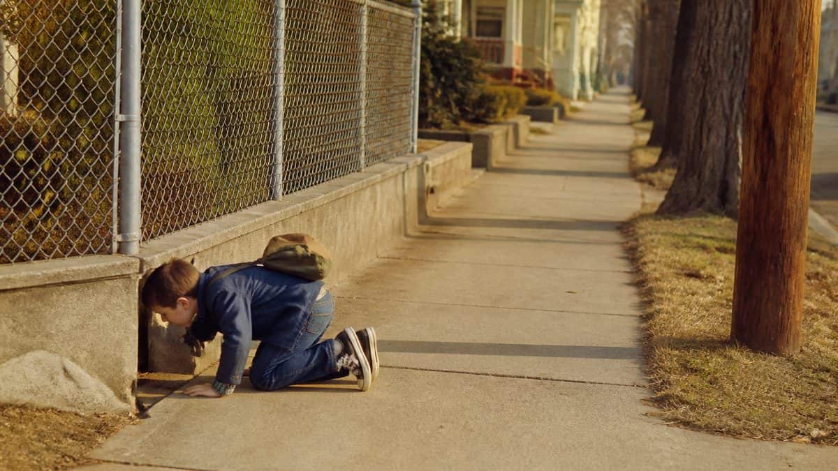 12 Things Every Kid Who Walked to School Alone Will Remember 7 Child looking for a lost item.