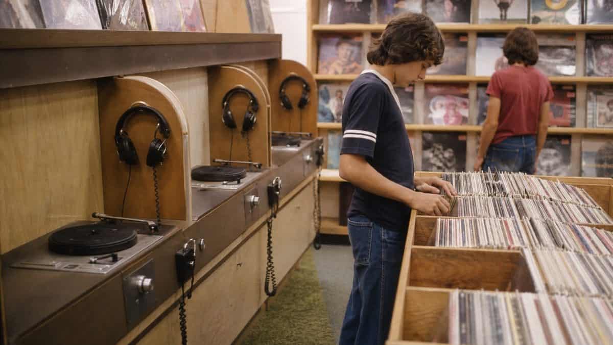 What Kids Did at the Mall That Would Seem Suspicious Today 11 Kids flipping through records at a mall music store.