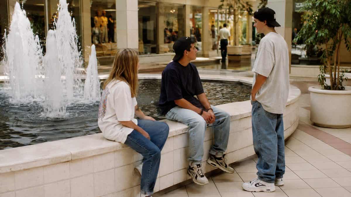What Kids Did at the Mall That Would Seem Suspicious Today 8 Teenagers hanging out by a mall water fountain.