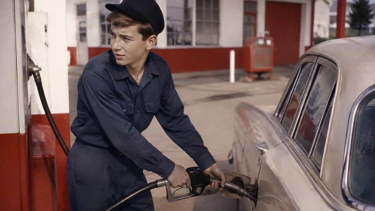 13 Jobs Every High School Kid Could Get That Don't Exist Anymore 4 Teen gas station attendant