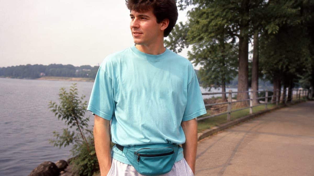'80s Fashion Trends That Would Break the Internet Today 12 Authentic 80s photo of a fanny pack
