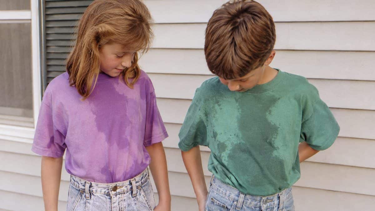 '80s Fashion Trends That Would Break the Internet Today 15 Authentic 90s photo of kids wearing real color-changing shirts