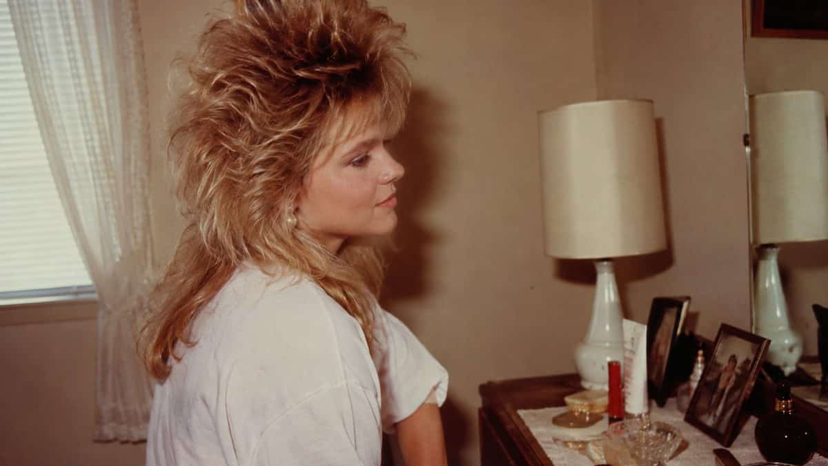 '80s Fashion Trends That Would Break the Internet Today 10 Genuine 1980s photo showing teased hair