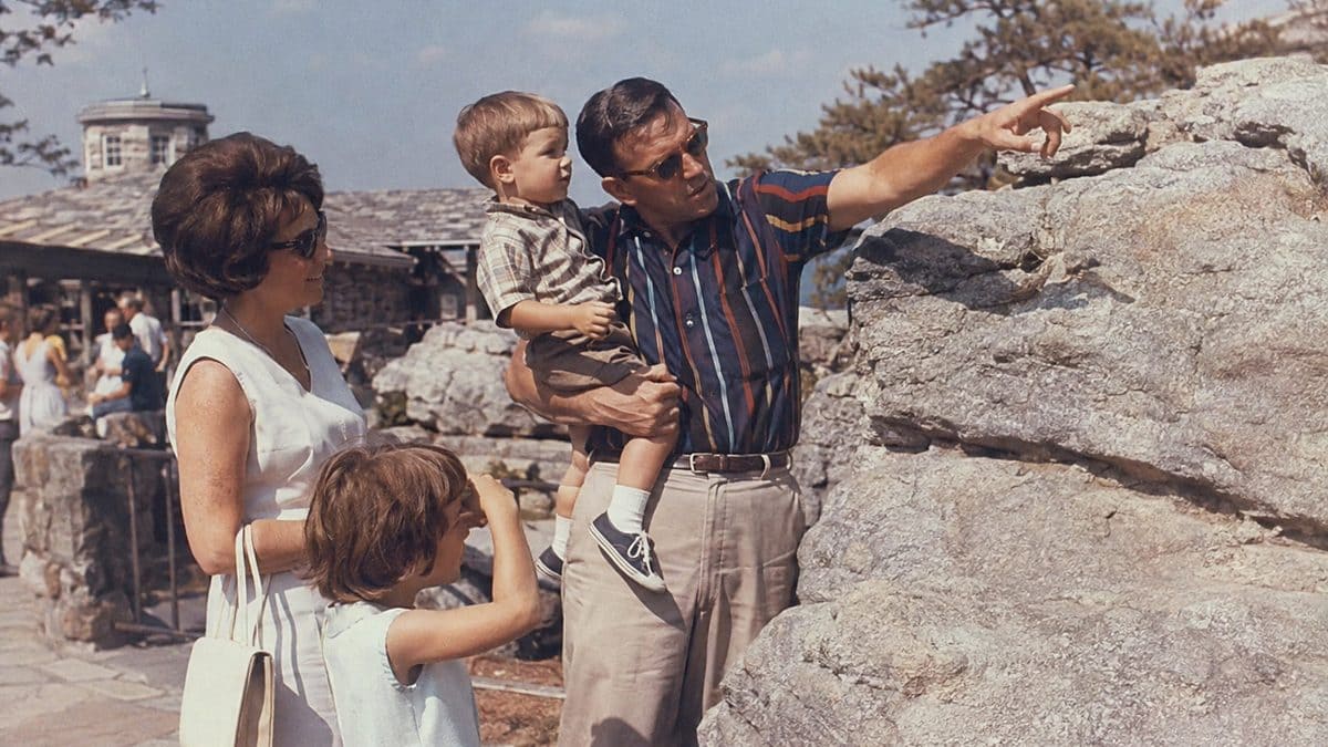 12 Iconic Roadside Attractions from the Sixties and Seventies 3 Real vintage family snapshot at Rock City